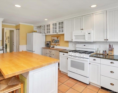 44 Griffing Avenue - Photo Thumbnail 11