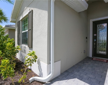 2155 Hamlin Street - Photo Thumbnail 7