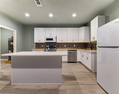 4323 Continental Drive - Photo Thumbnail 12