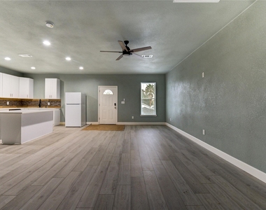 4323 Continental Drive - Photo Thumbnail 6