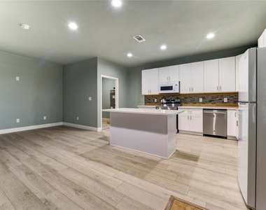 4323 Continental Drive - Photo Thumbnail 10