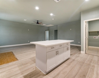 4323 Continental Drive - Photo Thumbnail 13