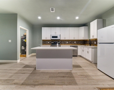 4323 Continental Drive - Photo Thumbnail 11