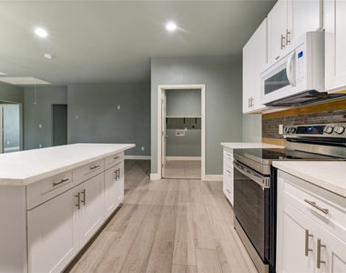 4323 Continental Drive - Photo Thumbnail 14