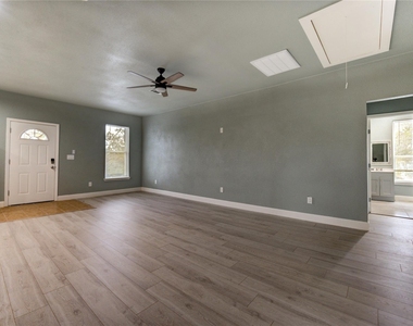 4323 Continental Drive - Photo Thumbnail 5