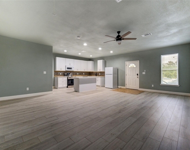 4323 Continental Drive - Photo Thumbnail 4