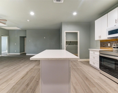 4323 Continental Drive - Photo Thumbnail 15