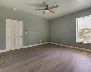 4323 Continental Drive - Photo Thumbnail 21