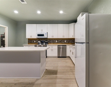 4323 Continental Drive - Photo Thumbnail 16