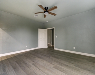 4323 Continental Drive - Photo Thumbnail 22