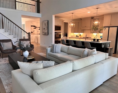176 Sweeping Valley Drive - Photo Thumbnail 23