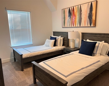 176 Sweeping Valley Drive - Photo Thumbnail 40