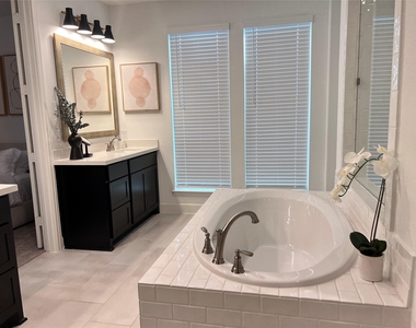 176 Sweeping Valley Drive - Photo Thumbnail 32