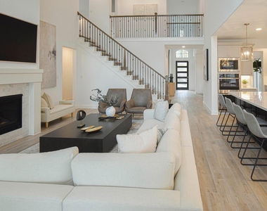 176 Sweeping Valley Drive - Photo Thumbnail 7