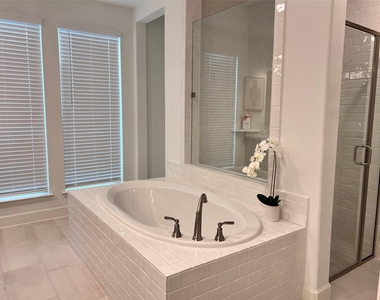 176 Sweeping Valley Drive - Photo Thumbnail 31