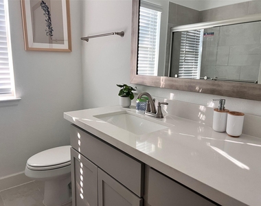 176 Sweeping Valley Drive - Photo Thumbnail 41