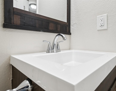 1046 W 26th Ave - Photo Thumbnail 32