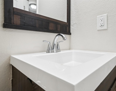 1046 W 26th Ave - Photo Thumbnail 39