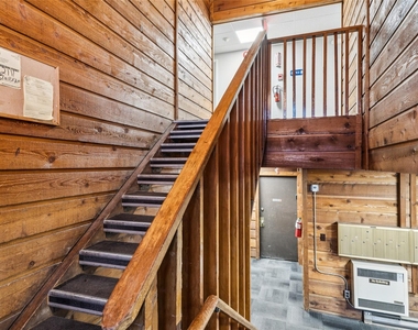 1046 W 26th Ave - Photo Thumbnail 6