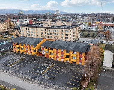 1046 W 26th Ave - Photo Thumbnail 3