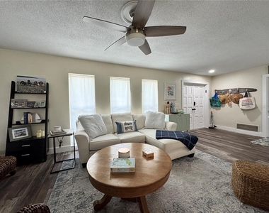 6813 13th Avenue Drive W - Photo Thumbnail 4