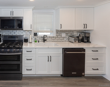 55 Swan Avenue - Photo Thumbnail 12