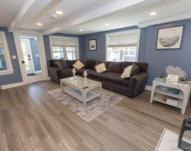 55 Swan Avenue - Photo Thumbnail 17