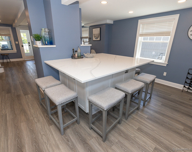 55 Swan Avenue - Photo Thumbnail 11