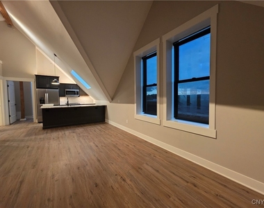 100 Buckley Road - Photo Thumbnail 27