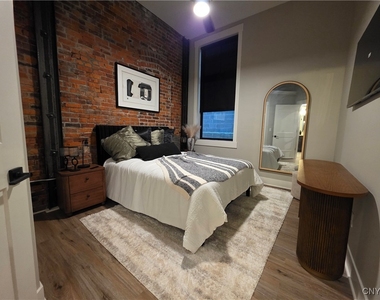 100 Buckley Road - Photo Thumbnail 20