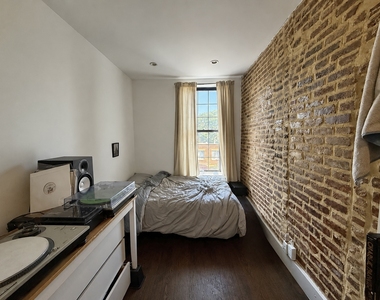 556 Kosciuszko Street - Photo Thumbnail 8