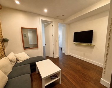 556 Kosciuszko Street - Photo Thumbnail 4