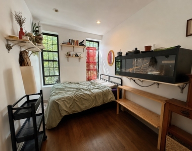556 Kosciuszko Street - Photo Thumbnail 5