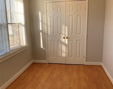 1050 Dubois Street - Photo Thumbnail 4