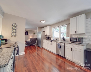 1510 Lynhurst Drive - Photo Thumbnail 7