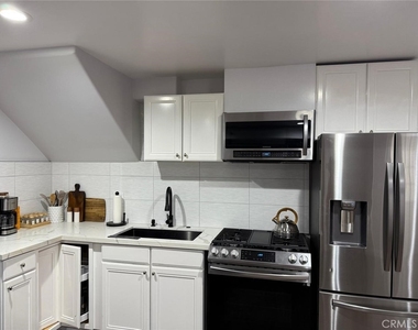 22237 Buena Ventura Street - Photo Thumbnail 10