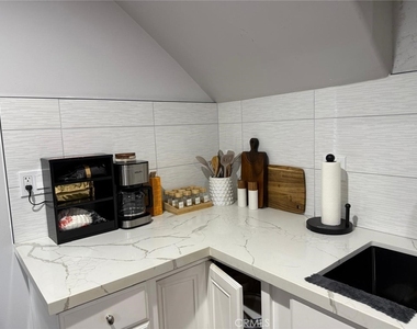 22237 Buena Ventura Street - Photo Thumbnail 8
