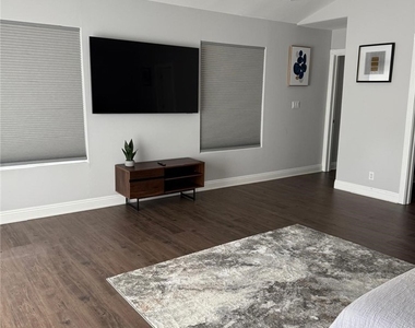 22237 Buena Ventura Street - Photo Thumbnail 7