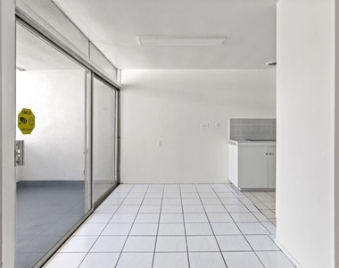 1233 Barry Avenue - Photo Thumbnail 8