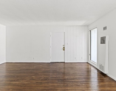 1233 Barry Avenue - Photo Thumbnail 6