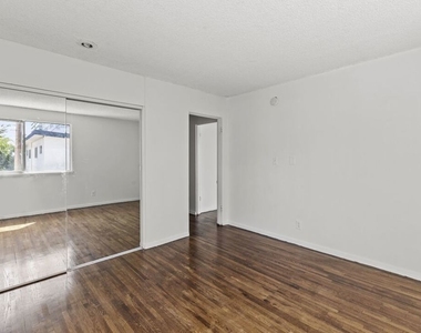 1233 Barry Avenue - Photo Thumbnail 13