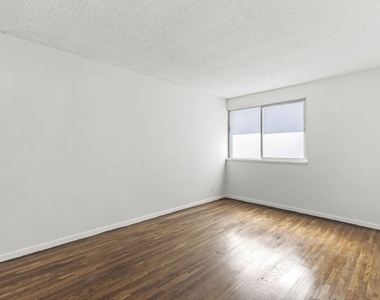 1233 Barry Avenue - Photo Thumbnail 3