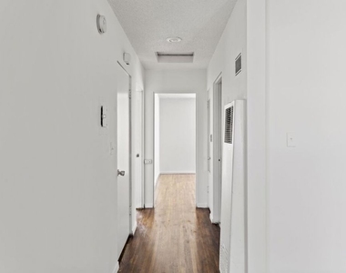 1233 Barry Avenue - Photo Thumbnail 11