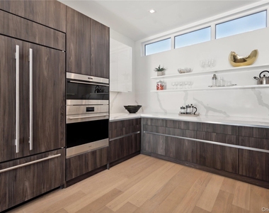 10 Shore Road - Photo Thumbnail 16