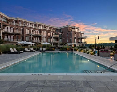 10 Shore Road - Photo Thumbnail 3