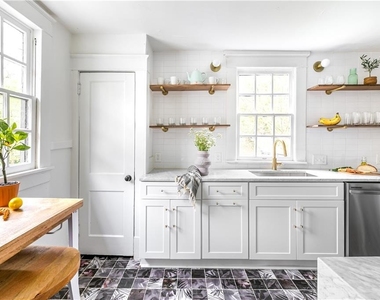 1031 Austin Avenue Ne - Photo Thumbnail 14