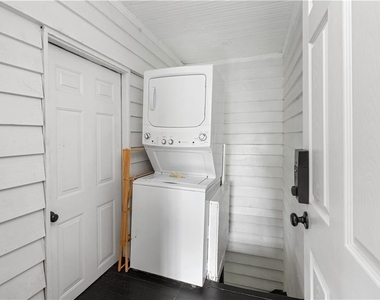 1031 Austin Avenue Ne - Photo Thumbnail 41
