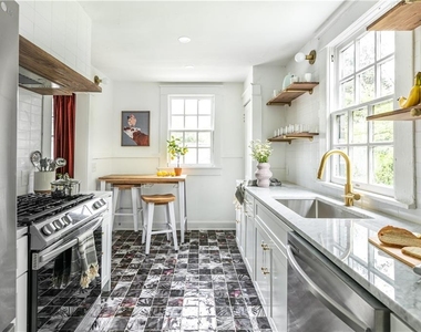 1031 Austin Avenue Ne - Photo Thumbnail 15