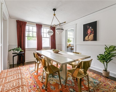 1031 Austin Avenue Ne - Photo Thumbnail 10