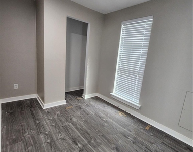 6203 Hoffman Street - Photo Thumbnail 7